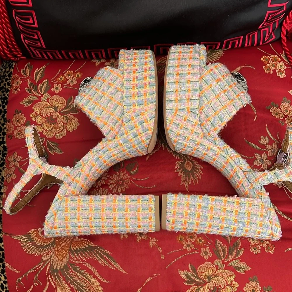 Brunch plans in pretty Kurt Geiger platforms 🌷 - Picture 7 of 11